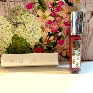 Love Light Lips lighted lip gloss with mirror .30 oz